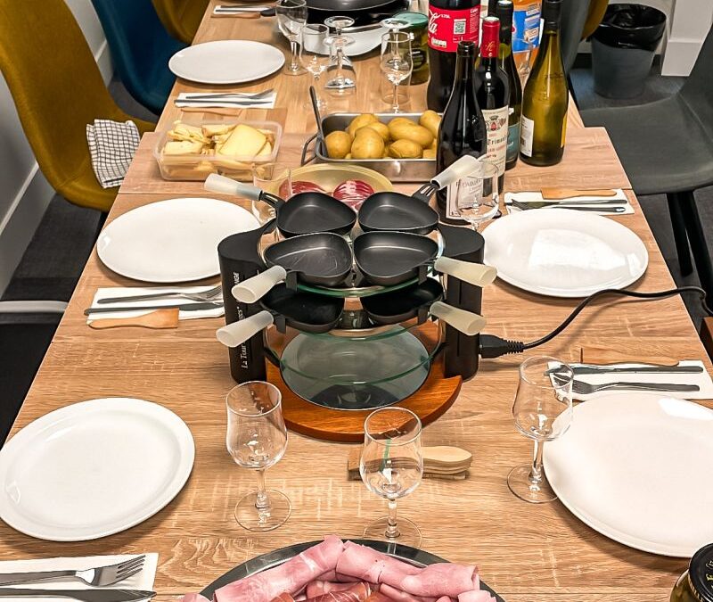 🚀 L’équipe Keltis a partagé une raclette ce midi. 🧀